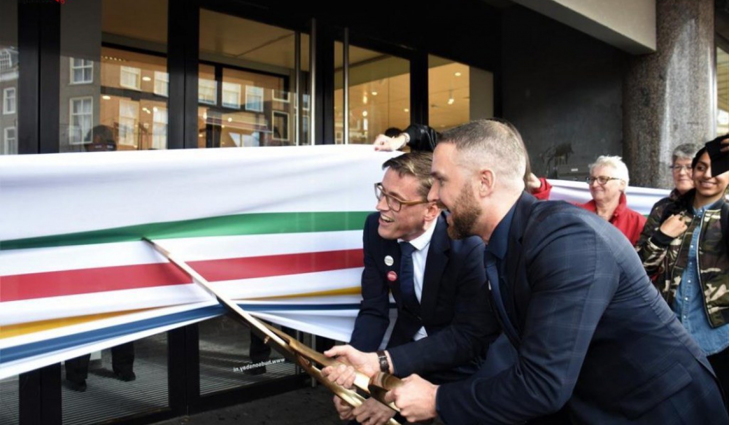 Lint Knippen Bij Opening